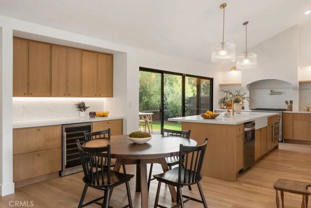 208 Susannah Place, Costa Mesa, CA 92627