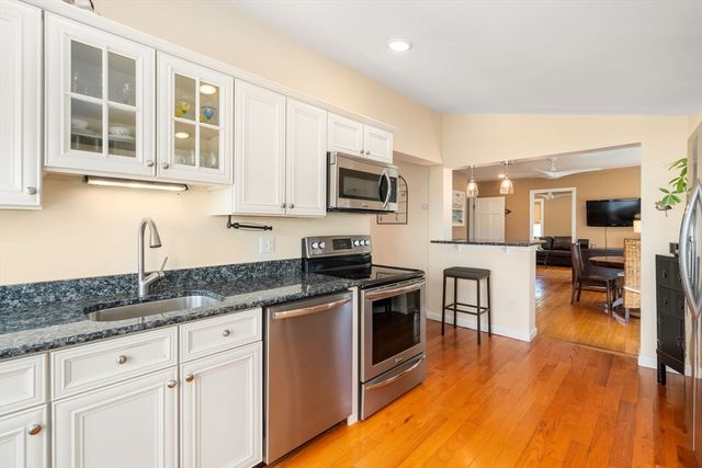 516 Pleasant St, Winthrop, MA 02152