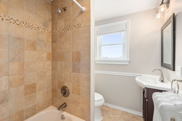 516 Pleasant St, Winthrop, MA 02152