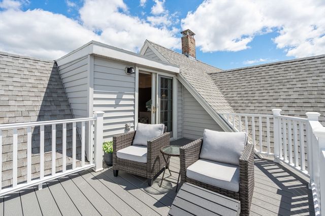 516 Pleasant St, Winthrop, MA 02152