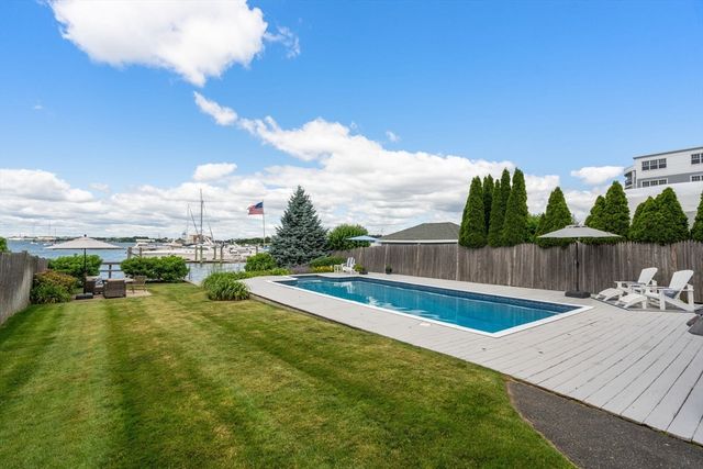 516 Pleasant St, Winthrop, MA 02152