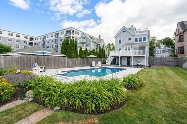 516 Pleasant St, Winthrop, MA 02152