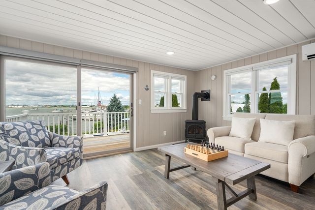 516 Pleasant St, Winthrop, MA 02152
