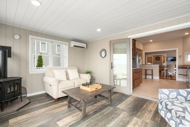 516 Pleasant St, Winthrop, MA 02152