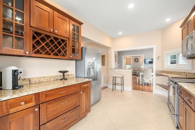 516 Pleasant St, Winthrop, MA 02152