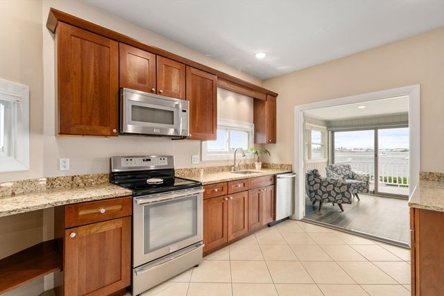 516 Pleasant St, Winthrop, MA 02152