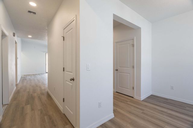 1565 Valle De Colores Street NW, Los Lunas, NM 87031