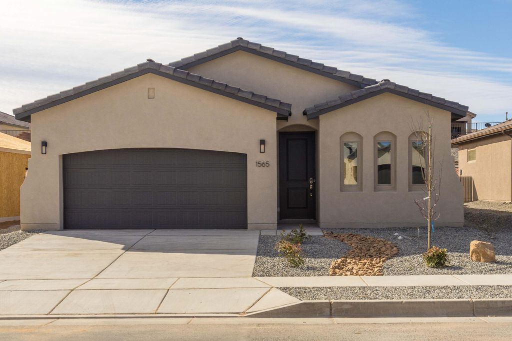 1565 Valle De Colores Street NW, Los Lunas, NM 87031