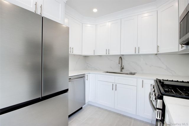 46 B N Linwood, Port Washington, NY 11050