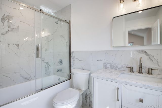 46 B N Linwood, Port Washington, NY 11050