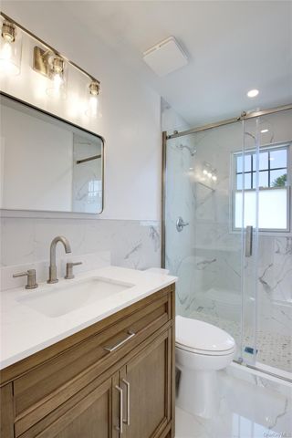 46 B N Linwood, Port Washington, NY 11050