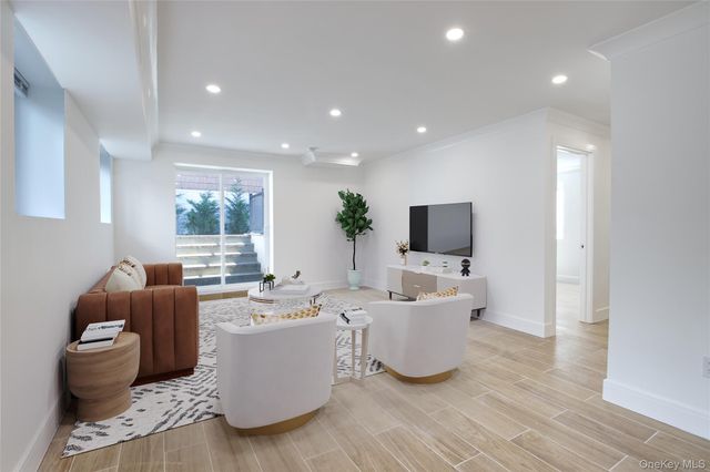 46 B N Linwood, Port Washington, NY 11050