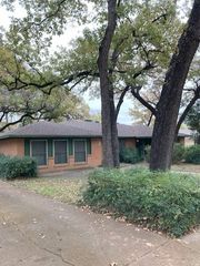410 Nottingham Drive, Irving, TX 75061