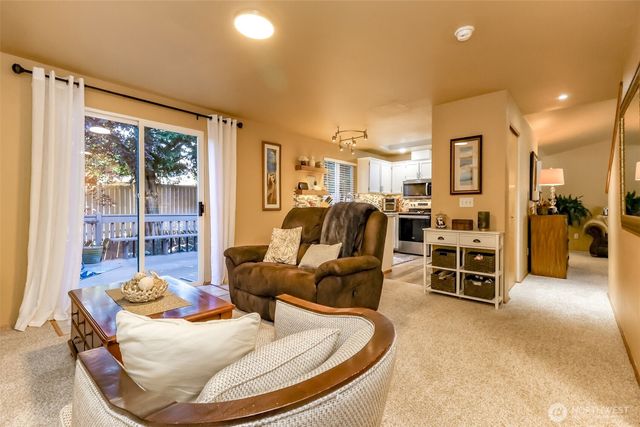 3817 52nd Avenue NE, Tacoma, WA 98422