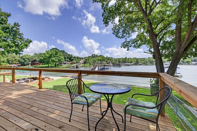 105 Bluewater Circle, Mabank, TX 75156