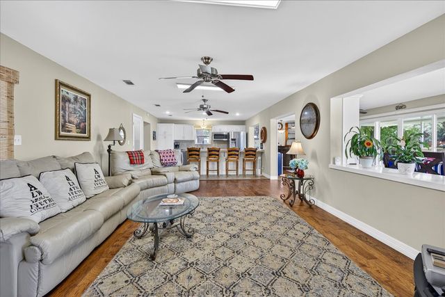 105 Bluewater Circle, Mabank, TX 75156