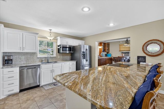 105 Bluewater Circle, Mabank, TX 75156