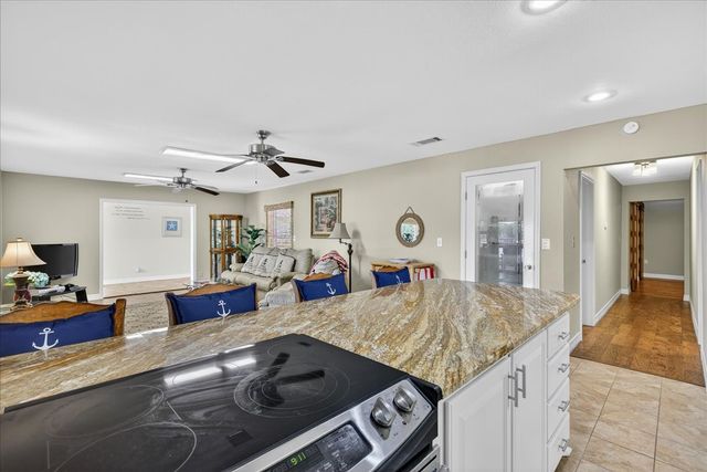 105 Bluewater Circle, Mabank, TX 75156