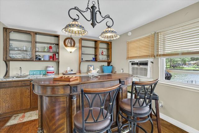 105 Bluewater Circle, Mabank, TX 75156