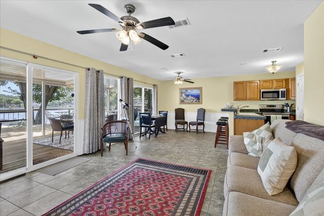 105 Bluewater Circle, Mabank, TX 75156