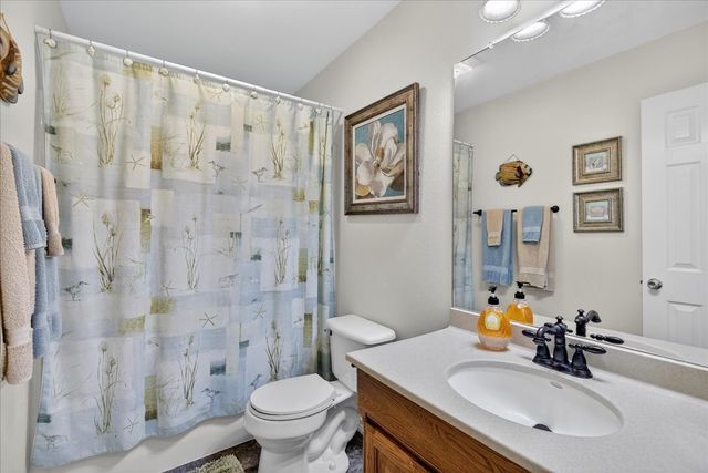 105 Bluewater Circle, Mabank, TX 75156
