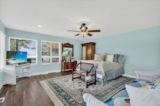 105 Bluewater Circle, Mabank, TX 75156