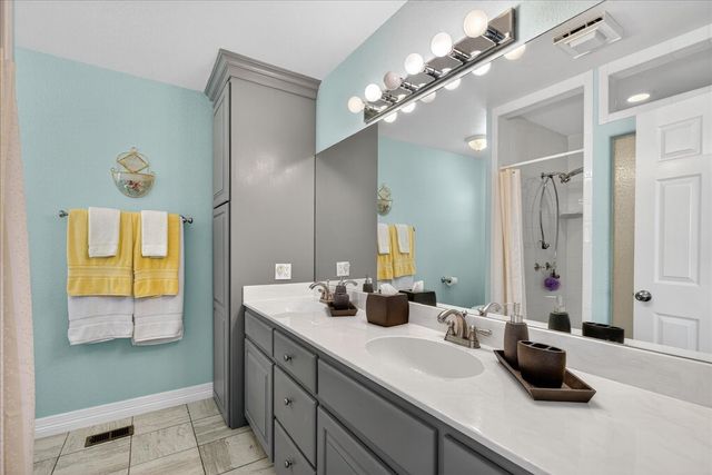 105 Bluewater Circle, Mabank, TX 75156