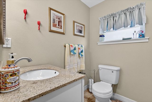 105 Bluewater Circle, Mabank, TX 75156