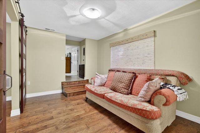 105 Bluewater Circle, Mabank, TX 75156