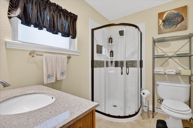 105 Bluewater Circle, Mabank, TX 75156
