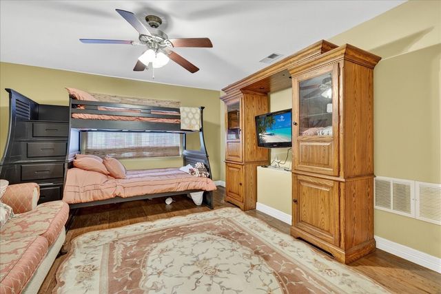 105 Bluewater Circle, Mabank, TX 75156