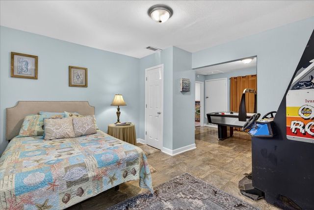 105 Bluewater Circle, Mabank, TX 75156