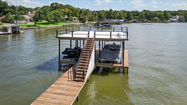 105 Bluewater Circle, Mabank, TX 75156