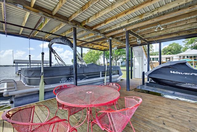 105 Bluewater Circle, Mabank, TX 75156