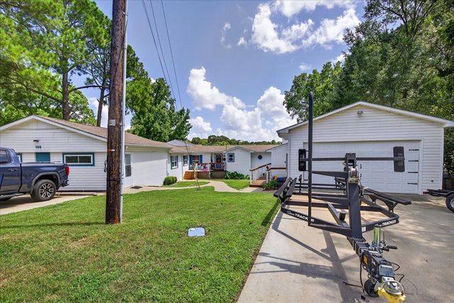 105 Bluewater Circle, Mabank, TX 75156