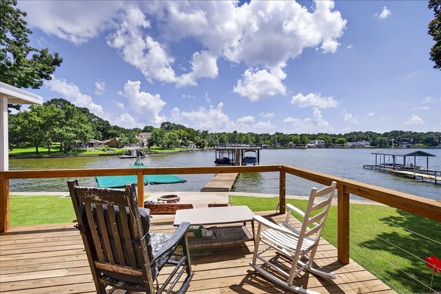 105 Bluewater Circle, Mabank, TX 75156