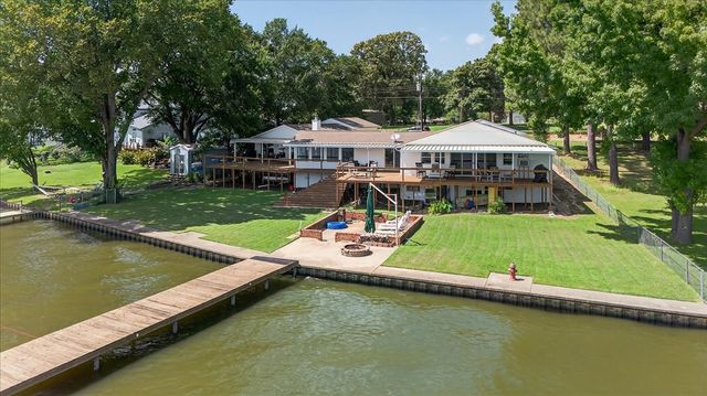 105 Bluewater Circle, Mabank, TX 75156