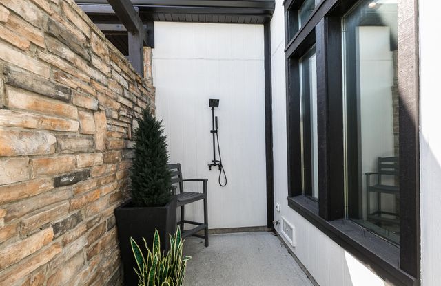 357 E State Highway Ww, Springfield, MO 65803