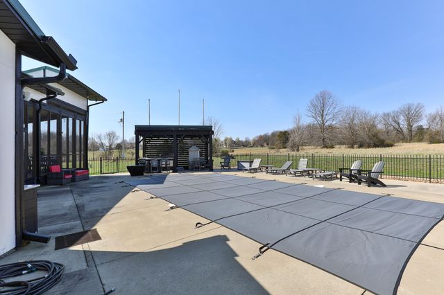 357 E State Highway Ww, Springfield, MO 65803