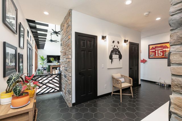 357 E State Highway Ww, Springfield, MO 65803