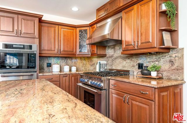 7807 Stewart Avenue, Los Angeles, CA 90045