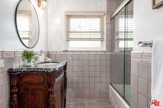 7807 Stewart Avenue, Los Angeles, CA 90045
