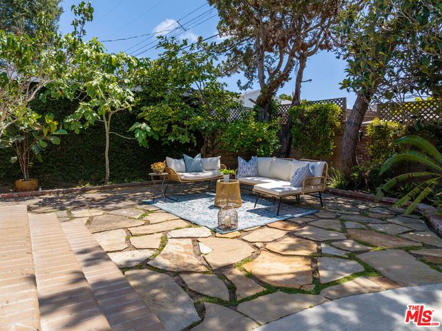 7807 Stewart Avenue, Los Angeles, CA 90045