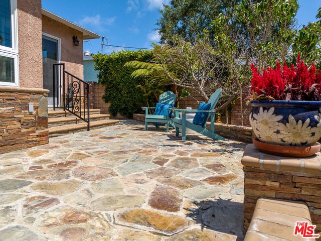 7807 Stewart Avenue, Los Angeles, CA 90045