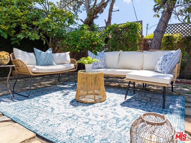 7807 Stewart Avenue, Los Angeles, CA 90045