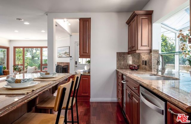 7807 Stewart Avenue, Los Angeles, CA 90045