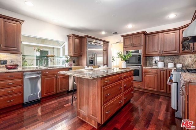 7807 Stewart Avenue, Los Angeles, CA 90045