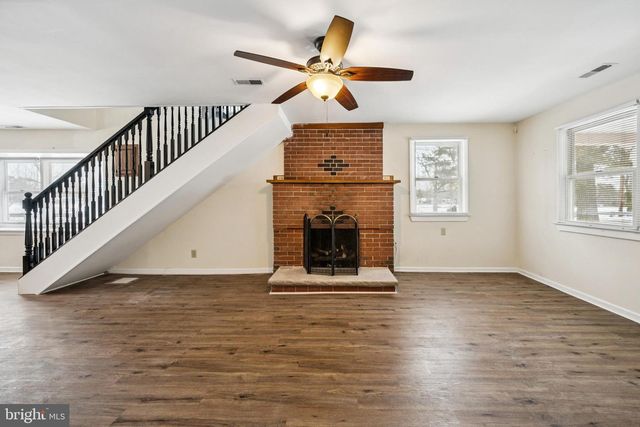 602 S LAKESHORE DR, Browns Mills, NJ 08015