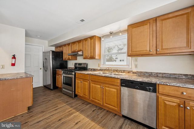 602 S LAKESHORE DR, Browns Mills, NJ 08015