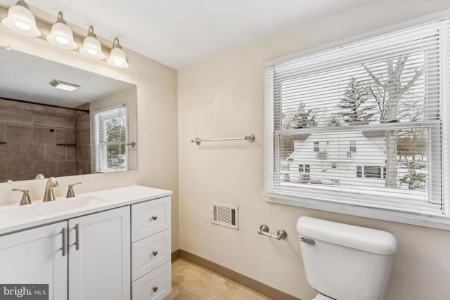 602 S LAKESHORE DR, Browns Mills, NJ 08015